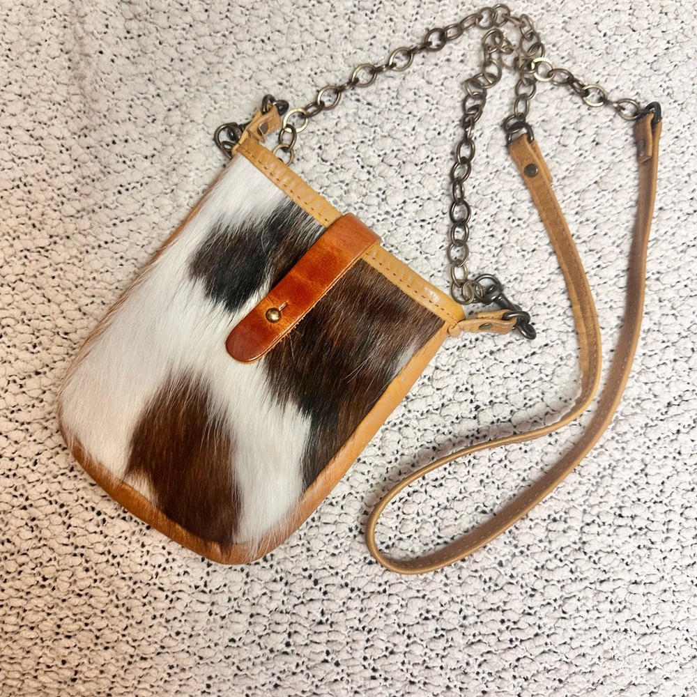 Canoe Cowhide Crossbody Bag with Chain Strap